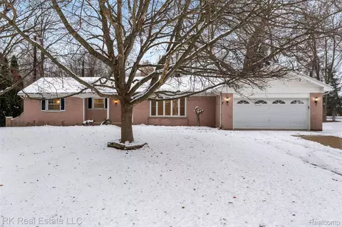 5558 Meadow Ln, Shelby Township, MI 48316