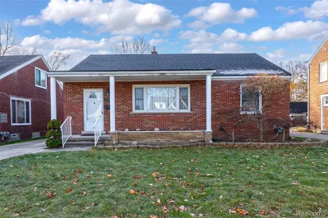 15560 Charles R Ave, Eastpointe, MI 48021