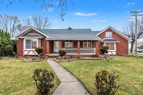 30000 Oakgrove St, Saint Clair Shores, MI 48082