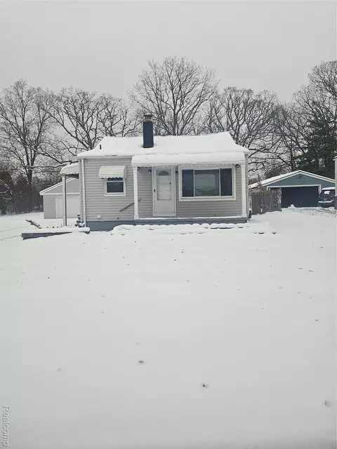 780 Palmer Dr, Pontiac, MI 48342