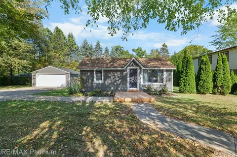 1605 S Hughes Rd, Genoa, MI 48114