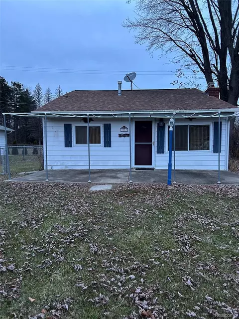 7357 Crest Rd, Lexington, MI 48450