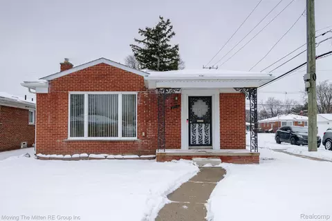 8913 Appleton St, Redford, MI 48239