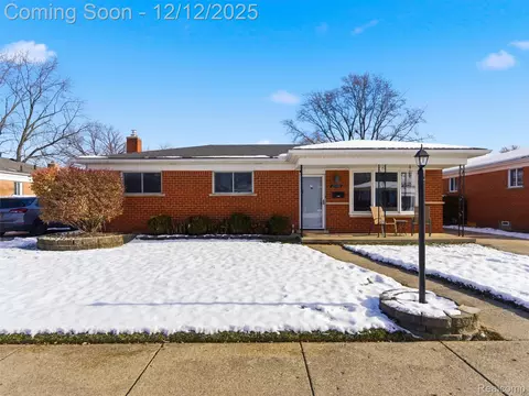 25300 Loretta Ave, Warren, MI 48091