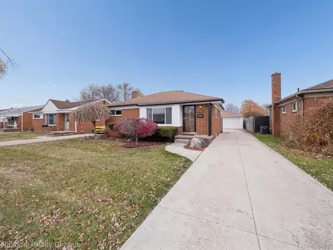 6554 Cardwell St, Garden City, MI 48135