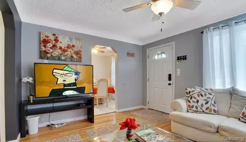 1460 E Chesterfield St E, Ferndale, MI 48220