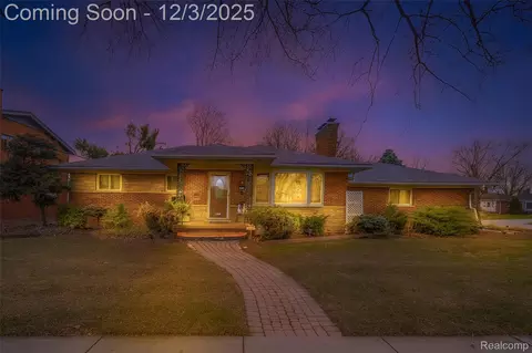 18710 Rockport St, Roseville, MI 48066