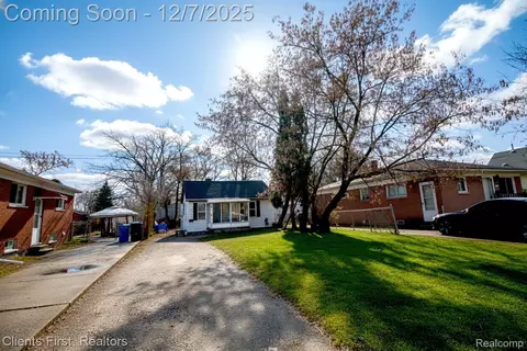5654 Bedford St, Dearborn Heights, MI 48125