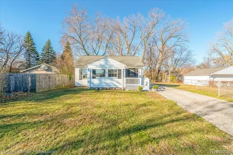 4510 S John Hix Rd, Wayne, MI 48184