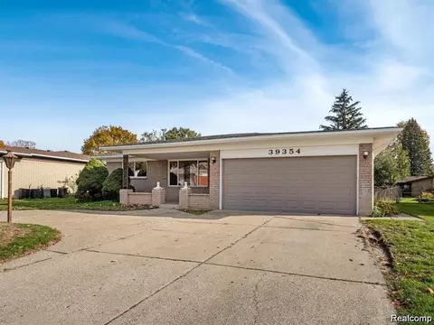 39354 Quinn Dr, Sterling Heights, MI 48310
