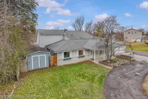 1933 Big Trail Rd, Commerce, MI 48390