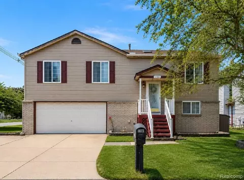 1786 Daisey Ln, Westland, MI 48186