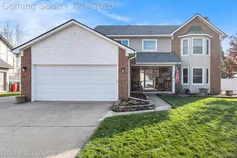 37886 Pocahontas Dr, Clinton Township, MI 48036