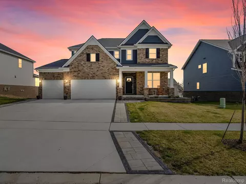 2735 Tulip Way, Commerce, MI 48382
