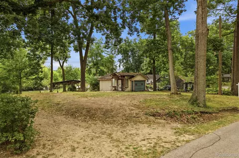 4370 Leroy St, White Lake, MI 48383