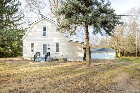 3520 W Drahner Rd, Oxford, MI 48371