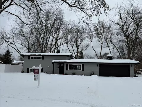 3568 Warringham Ave, Waterford, MI 48329