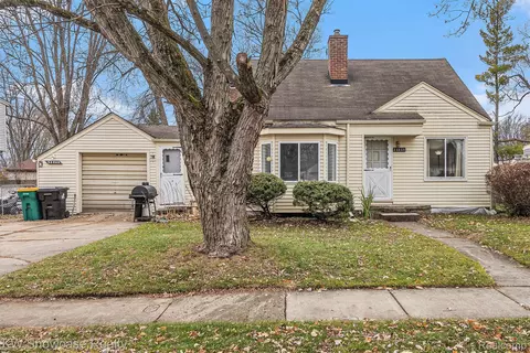 22069 Albion Ave, Farmington, MI 48336