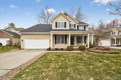 1089 Gallop Ln, South Lyon, MI 48178