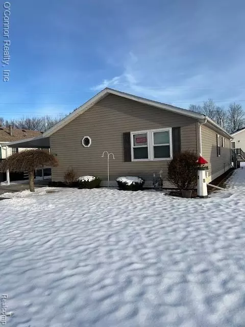 566 Bear Lake Court Ct, Kimball, MI 48074