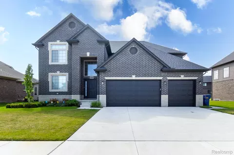 24538 Brookshire Dr, Macomb, MI 48042