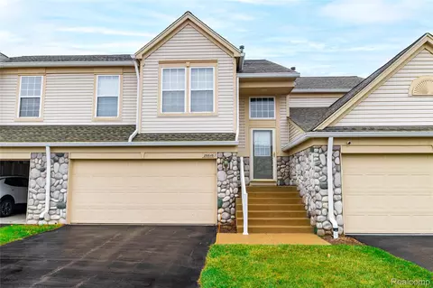 26616 Kirkway Cir, Woodhaven, MI 48183