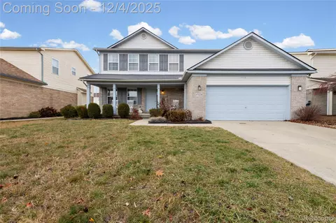 17224 Michigan Heights Dr, Brownstown, MI 48174