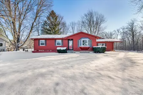 9169 Graytrax Rd, Grand Blanc, MI 48439