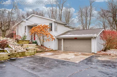 1810 Linn Rd, Williamston, MI 48895