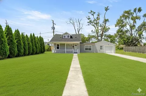 1138 Mckinley St, Wyandotte, MI 48192