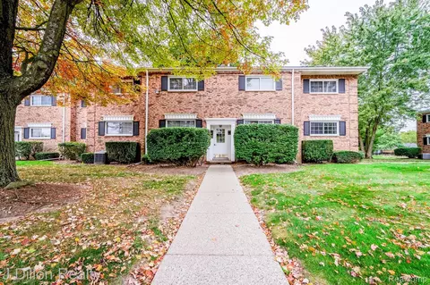 653 E Fox Hills Dr #49, Bloomfield Hills, MI 48304