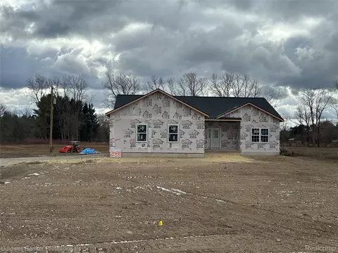 2080 Bowers Rd, Lapeer, MI 48446