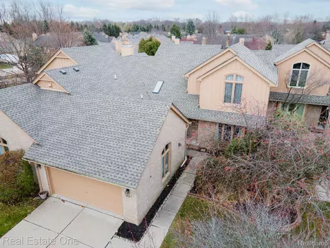 1231 Autumn Dr #96, Troy, MI 48098