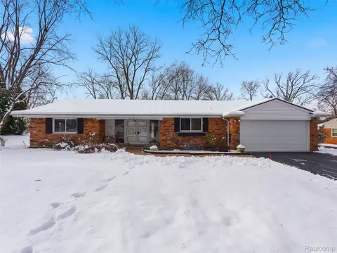 2950 Aspen Ln, Bloomfield Township, MI 48302