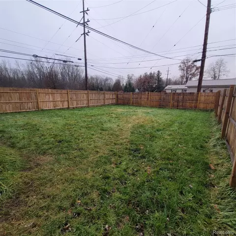 35420 Grant St, Romulus, MI 48174 photo 5