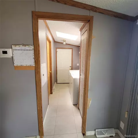 35420 Grant St, Romulus, MI 48174 photo 7