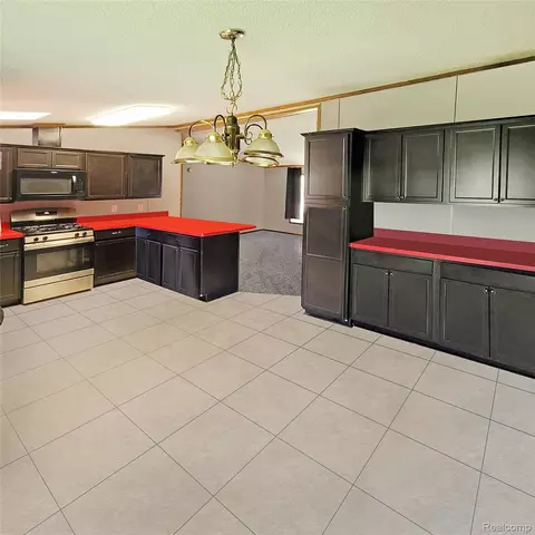 35420 Grant St, Romulus, MI 48174 photo 4
