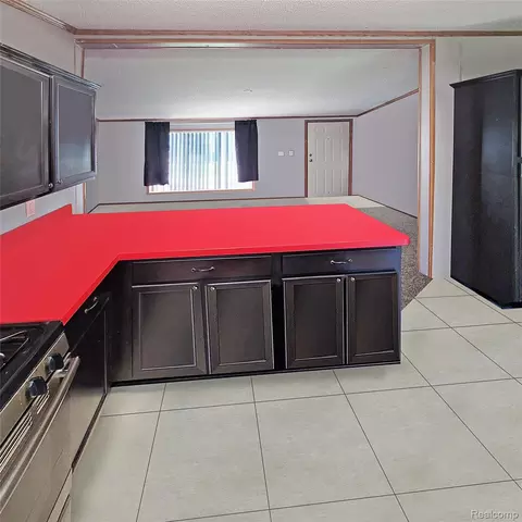 35420 Grant St, Romulus, MI 48174 photo 3
