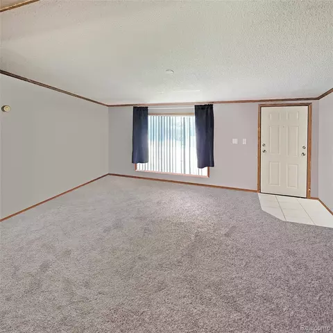 35420 Grant St, Romulus, MI 48174 photo 2