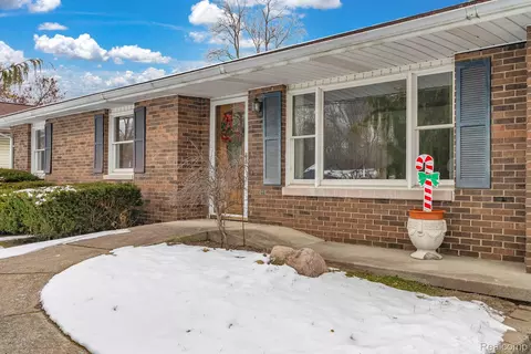 2650 Alger Rd, Port Huron, MI 48060