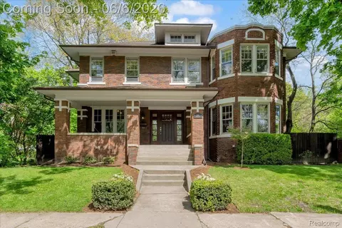 658 Longfellow St, Detroit, MI 48202