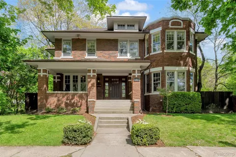 658 Longfellow St, Detroit, MI 48202