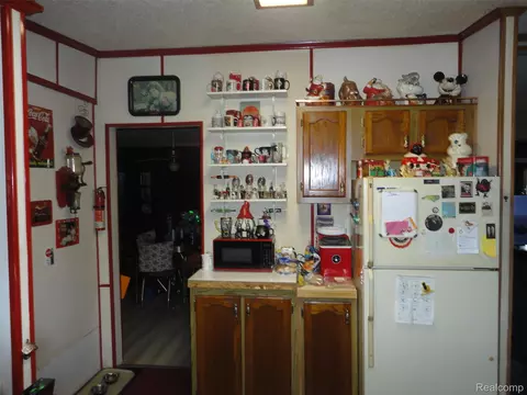 Kitchen - 231 Briarwood, Monroe, MI 48161 photo 2 of 2