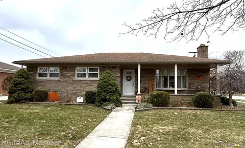 1653 Douglas St, Trenton, MI 48183