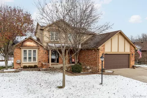 26805 Mapleridge Dr, Chesterfield, MI 48051