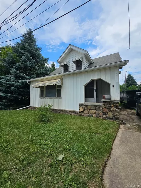 59550 10 Mile Rd, South Lyon, MI 48178