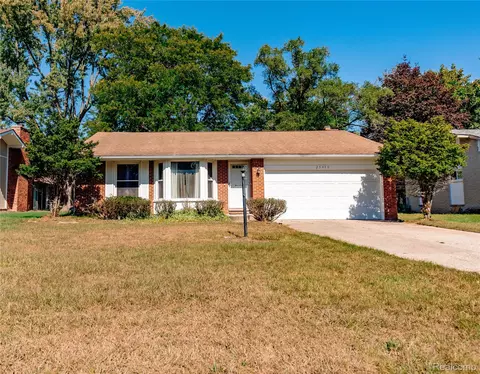 25030 Thorndyke St, Southfield, MI 48033