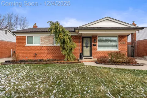22921 Avon St, Saint Clair Shores, MI 48082