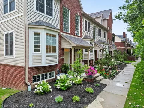 551 Village Ln, Milford, MI 48381