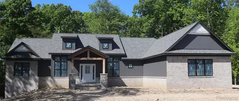 7877 Donegal Ct, Tyrone, MI 48430